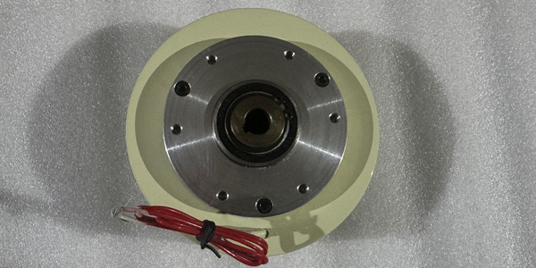 台灵磁粉离合器：为什么它是收卷机的最佳选择？